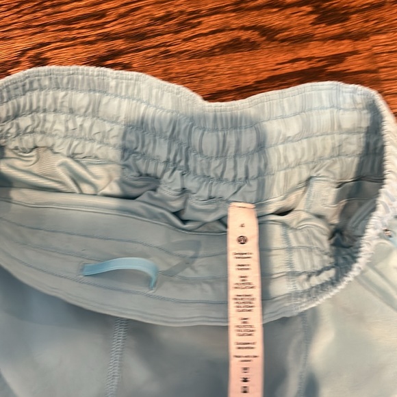 Lululemon hotty hot shorts in green and blue - Picture 9 of 9